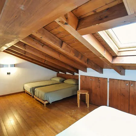 2 Bedroom Stunning In - Ivi007 *